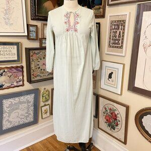 80s Vintage Pale Green Floral Embroidered Long Sleeve Keyhole Nightgown Size L